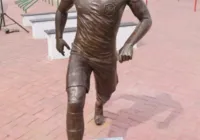 Daniel Alves saltita entre o herói e vilão em Juazeiro