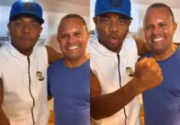 Davi posa ao lado de vereador em festa da conquista do BBB