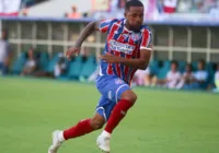 De contestado à polivalente, Cicinho vira opção de Rogério Ceni