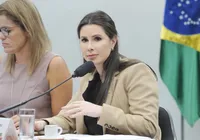 Deputada bolsonarista que preside a CCJ quer homenagear monarquia