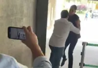 Deputado do PSOL expulsa militante do MBL da Câmara com socos e chutes