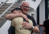 Dorival Jr. visita o CT do Vitória e acompanha treino da equipe