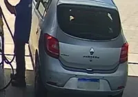 Dupla rouba carro, abastece sem pagar e acaba presa