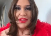Ex-deputado dos EUA, George Santos volta a performar como drag queen