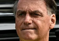 Falsificação em cartão de vacina pode ter elo com golpe, diz PF