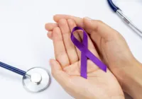 Fevereiro Roxo faz alerta sobre Alzheimer e Doenças Crônicas