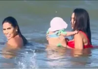 Filha de Neymar e Biancardi toma primeiro banho de mar na Bahia