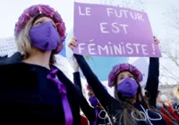 França está prestes a garantir aborto na Constituição