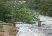 Galhos salvam homem de correnteza em barragem de Ruy Barbosa