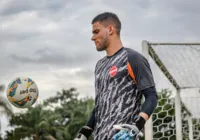 Goleiro emprestado pelo Bahia tem convulsão e vai ao hospital