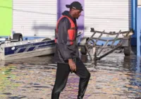 Goleiro ex-Vitória ajuda no resgate de vítimas das enchentes no RS