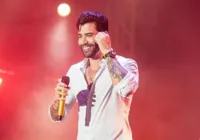 Gusttavo Lima interrompe show e impede agressão contra mulher