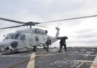 Helicópteros da Marinha do Japão caem após possível colisão no ar