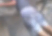 Homem é morto e corpo é deixado em escadaria em Salvador