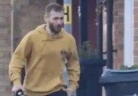 Homem mata adolescente com espada em metrô de Londres