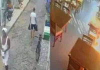 Homem toca fogo em pizzaria e provoca conflito em destino turístico