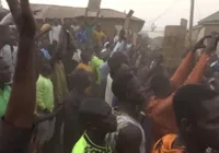Homens armados sequestram mais de 200 alunos de escola na Nigéria