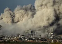 Israel bombardeia sul de Gaza apesar da pressão internacional