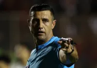 Juiz relata copo jogado no gramado em revés do Vitória no Barradão