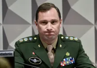 Liberado de depoimento da PF de madrugada, Cid falou de joias e golpe