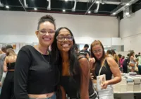 Livro físico ou digital? Leitores da Bienal revelam preferências