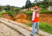 Mais de 40 casas são interditadas na Bahia após erosão; saiba detalhes