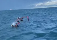 Marinha resgata sete pessoas que ficaram à deriva em mar de Salvador