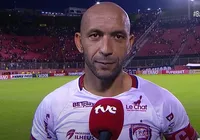 Meia reclama de pênalti marcado para o Vitória: "Tirou nosso ímpeto"