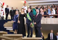 Michelle doa roupa em leilão solidário, desiste e pega prêmio de volta