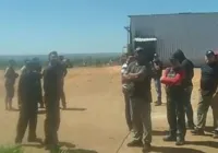 Milícia armada invade fazenda e expulsa trabalhadores