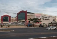 Obra do BRT bloqueia retorno em frente à Ceasa do Rio Vermelho