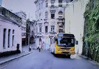 Ônibus tem pane elétrica e interdita a Ladeira da Montanha imagem