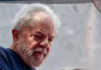 Oposição protocola pedido de impeachment de Lula