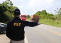PRF apreende veículo de carga transportando carga de milho sem nota