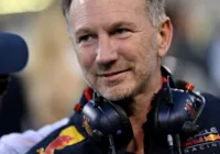 Pai de Verstappen diz que Red Bull vai 'explodir' se chefe continuar