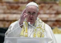 Papa Francisco passa por exames em hospital de Roma