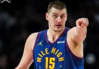 Pela terceira vez, Nikola Jokic conquista MVP e é eleito craque da NBA