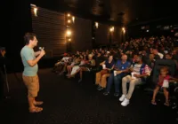 Pessoas em situação de rua se encantam no cinema e avistam novos rumos