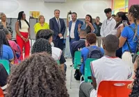 Presidente do TRE-BA visita atendimento itinerante da Justiça Eleitoral nas escolas