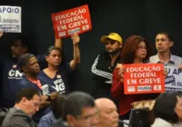 Professores de universidades e institutos federais entram em greve