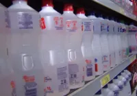 Proibição de venda de álcool líquido 70%  começa a valer no Brasil