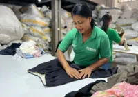 Projeto baiano reutiliza roupas jeans para consumo sustentável