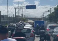 Protestos e recepção a Bolsonaro causam caos na Av. Paralela