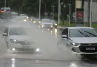 Salvador registra manhã de chuva e trânsito intenso