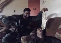 Soldados israelenses brincam com roupas íntimas femininas em Gaza