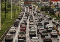 Tempestade complica trânsito em Salvador nesta terça-feira