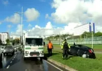 Três veículos se envolvem em acidente na Avenida Paralela