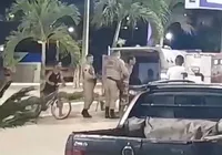 VÍDEO: Homem tem surto e tenta colocar fogo em posto de gasolina na BA