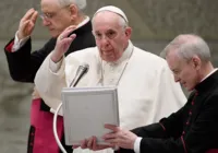 Vaticano descreve mudança de gênero como 'ameaça à dignidade