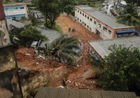 Veja imagens de desabamento de prédio no Centro de Salvador